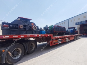 1200*1200雙齒輥破碎機，兩臺900*900軌道移動雙齒輥破碎機發(fā)往云南