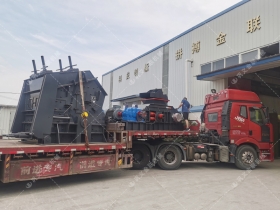 1000*700液壓對輥制砂機，1210反擊破發(fā)往四川