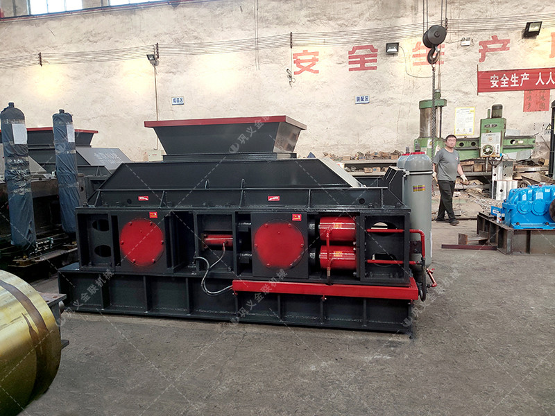 大型1208液壓對(duì)輥制砂機(jī)設(shè)備發(fā)貨 瓜米石制砂