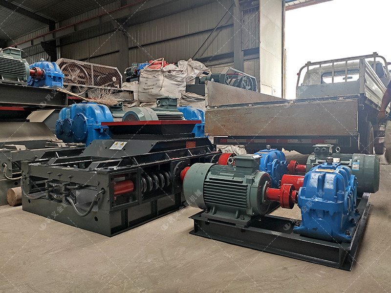 2PGC900X900大型雙齒輥破碎機(jī)發(fā)往內(nèi)蒙古赤峰破碎煤