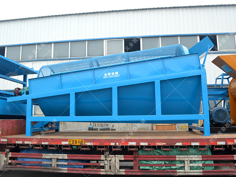 金礦石破碎生產(chǎn)線發(fā)貨圖片_雙級(jí)粉碎機(jī),滾筒篩,脫水篩