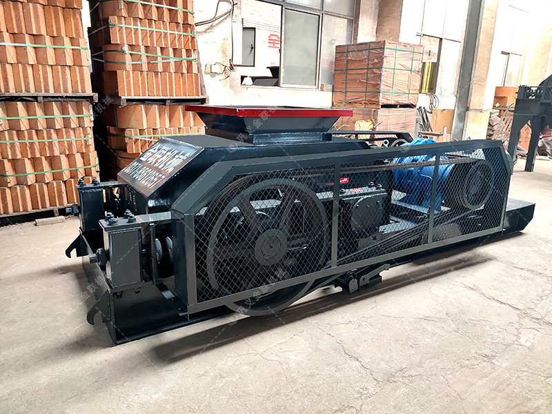 2PG610*400對(duì)輥破碎機(jī)發(fā)往湖北破碎鵝卵石