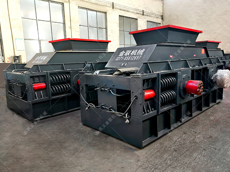 2PG1500X800大型對(duì)輥破碎機(jī)發(fā)住陜西漢中破碎石英砂