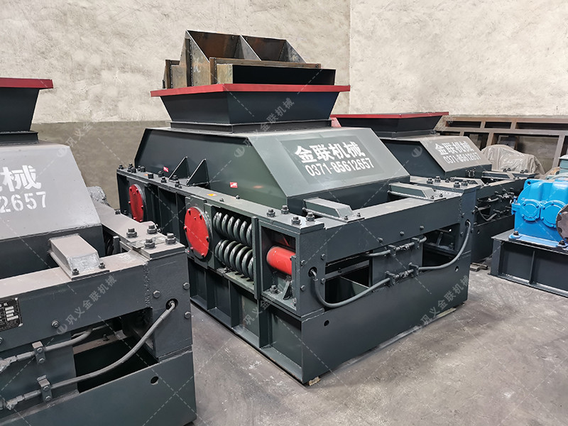 中型2PG1007彈簧式對輥制砂機發(fā)貨圖片