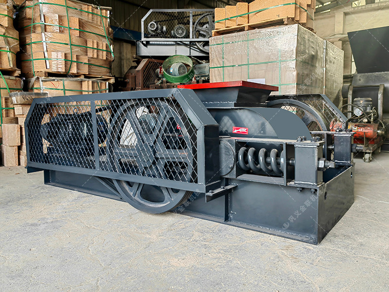 小型400x400對(duì)輥破碎機(jī) 破碎機(jī)生產(chǎn)線發(fā)往非洲馬達(dá)加斯加