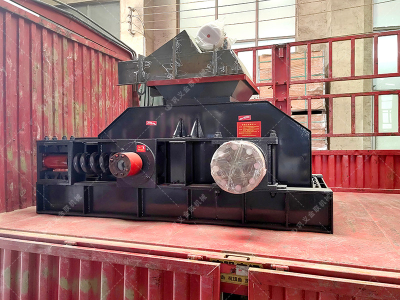 中型制砂設(shè)備2PG0806對(duì)輥制砂機(jī)發(fā)往河南