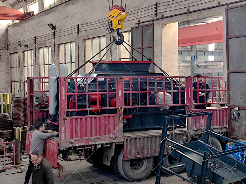 2PG1510制砂專用設(shè)備液壓對輥制砂機(jī)發(fā)往湖北