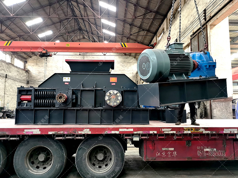 大型半自動液壓對輥破碎機(jī)發(fā)往四川