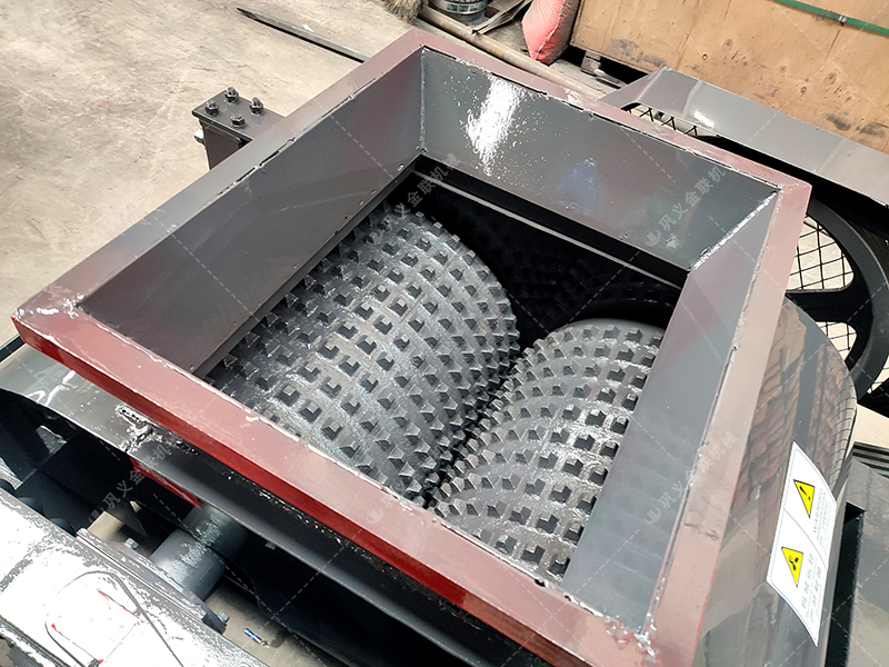 破碎石膏原礦料的雙齒輥破碎機(jī)廠家如何選擇？