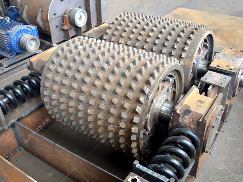 為何越來越多的礦山選擇雙齒輥而非顎式破碎機(jī)？這3點(diǎn)很關(guān)鍵！